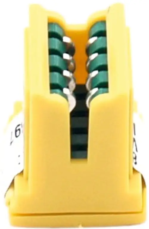 Gelber Parameterstecker mit mehreren Anschlussklemmen für elektrische Verbindungen. Das Produkt stammt von der Marke Wolf.